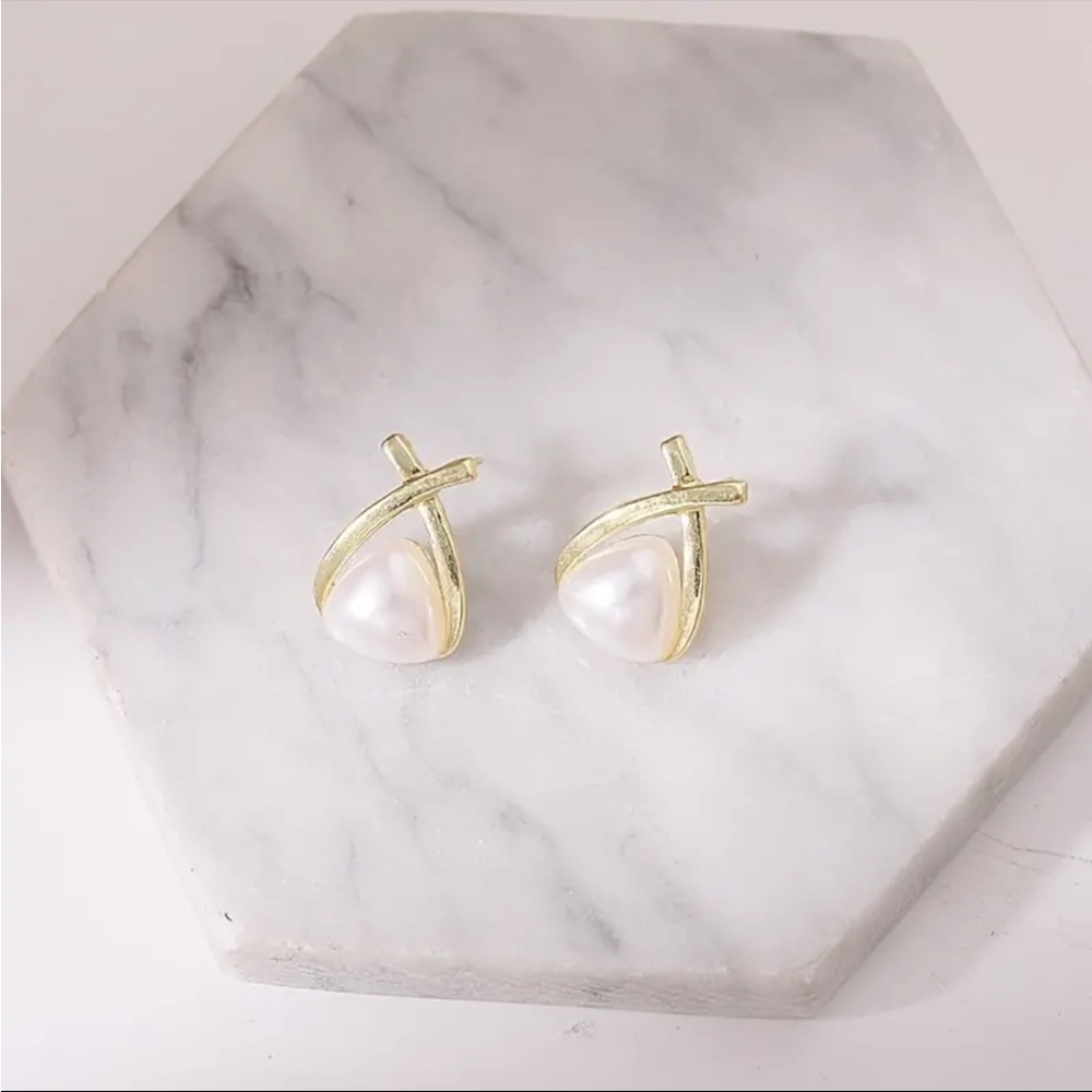 NWT Faux pearl geometric triangle gold to e earrings new chic elegant minimalist